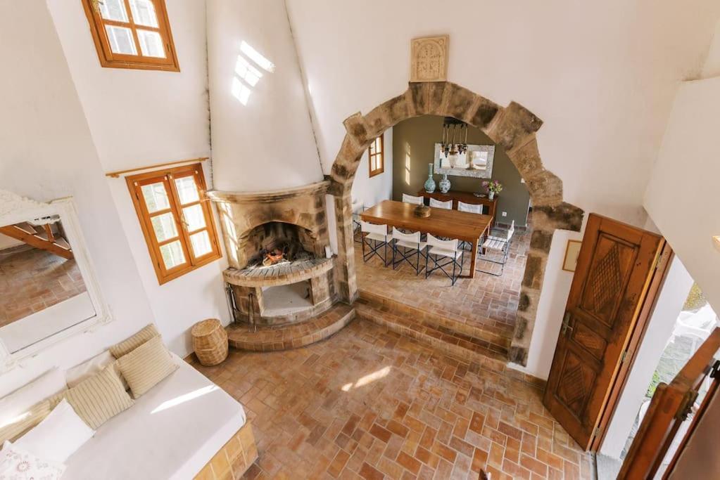 Margarita - Ampia Situated In Vilă *